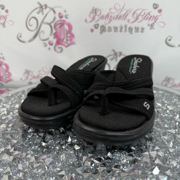 Skechers sandals wedge strappy comfy Women's Black Wedge Sandals - Picture 2 of 9